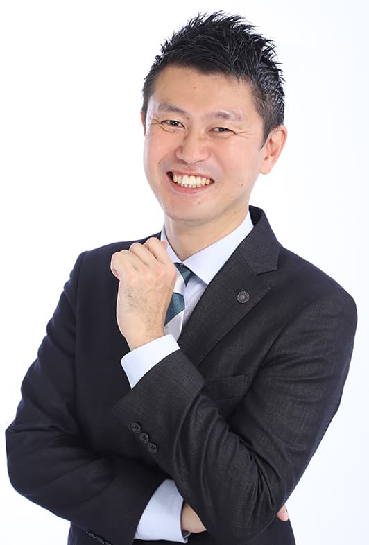行政書士　山中 英資（スターズ行政書士法人）