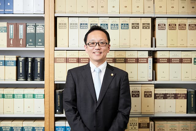弁護士　友成 亮太（丸の内中央法律事務所）